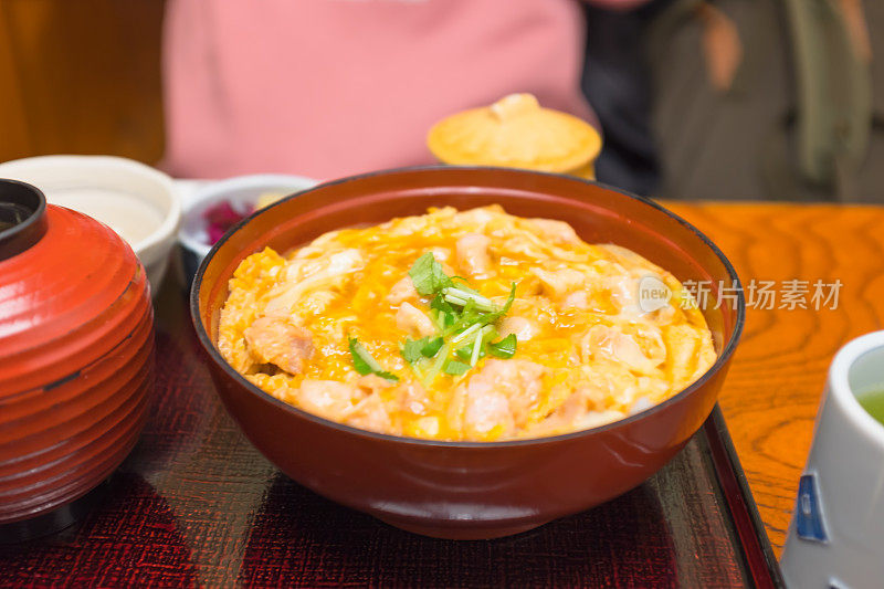 Oyakodon, chicken and egg on rice 亲子丼